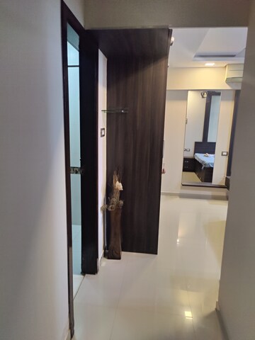 Room in 2.5 BHK Apartment at Oberoi Realty Splendor, Jogeshwari East – for Rent