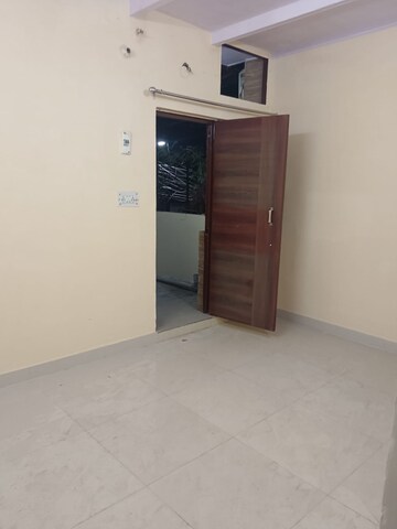 Room in 2 BHK Builder Floor at Dilshad Garden – for Rent