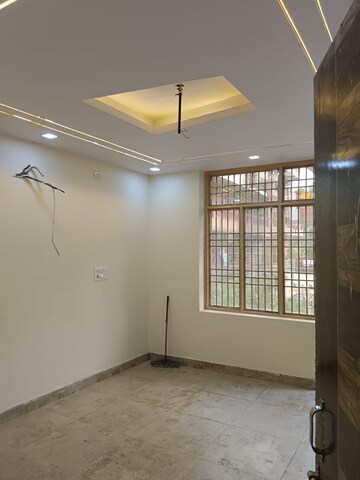 Room in 2 BHK Builder Floor at Dilshad Garden – for Rent