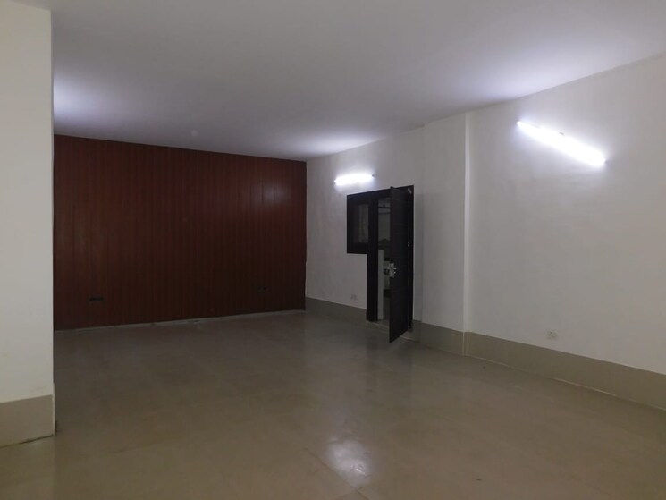 Room, sector 26 5 Bedroom 162 Sq.Mt. Independent House In Sector 26 Noida 8044951