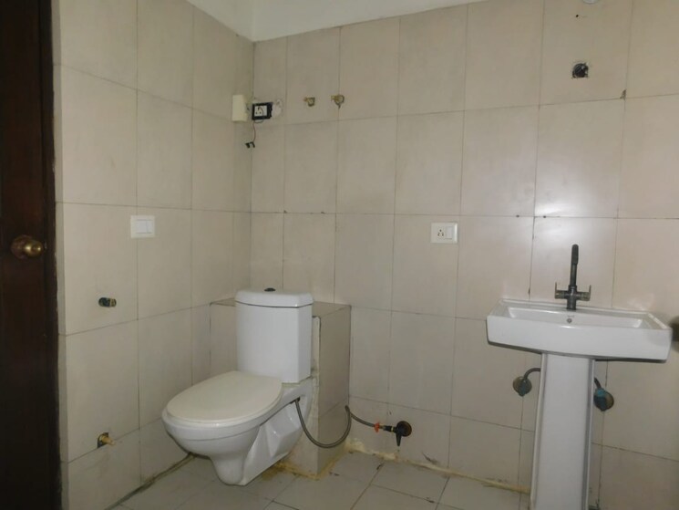 Bathroom, sector 26 5 Bedroom 162 Sq.Mt. Independent House In Sector 26 Noida 8044951