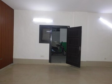Room in 5 BHK Independent House at Sector 26 – for Sale