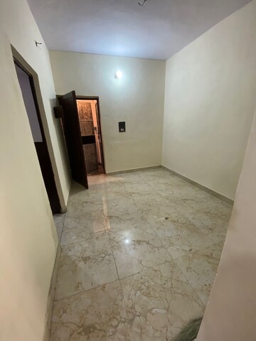 Room in 2 BHK Apartment at Dilshad Garden – for Rent