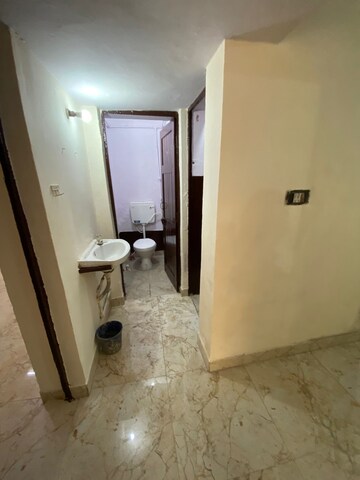 Room in 2 BHK Apartment at Dilshad Garden – for Rent