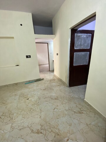 Room in 2 BHK Apartment at Dilshad Garden – for Rent