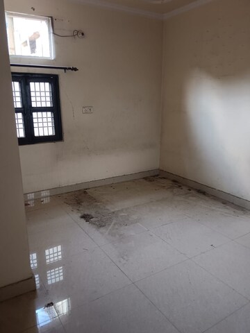Room in 3 BHK Builder Floor at Dilshad Garden – for Rent