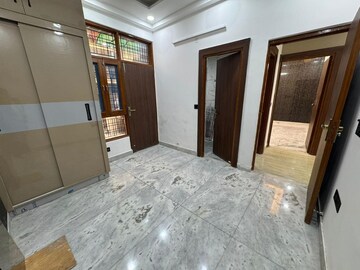 Room in 3.5 BHK Apartment at Vaibhav Khand – for Rent