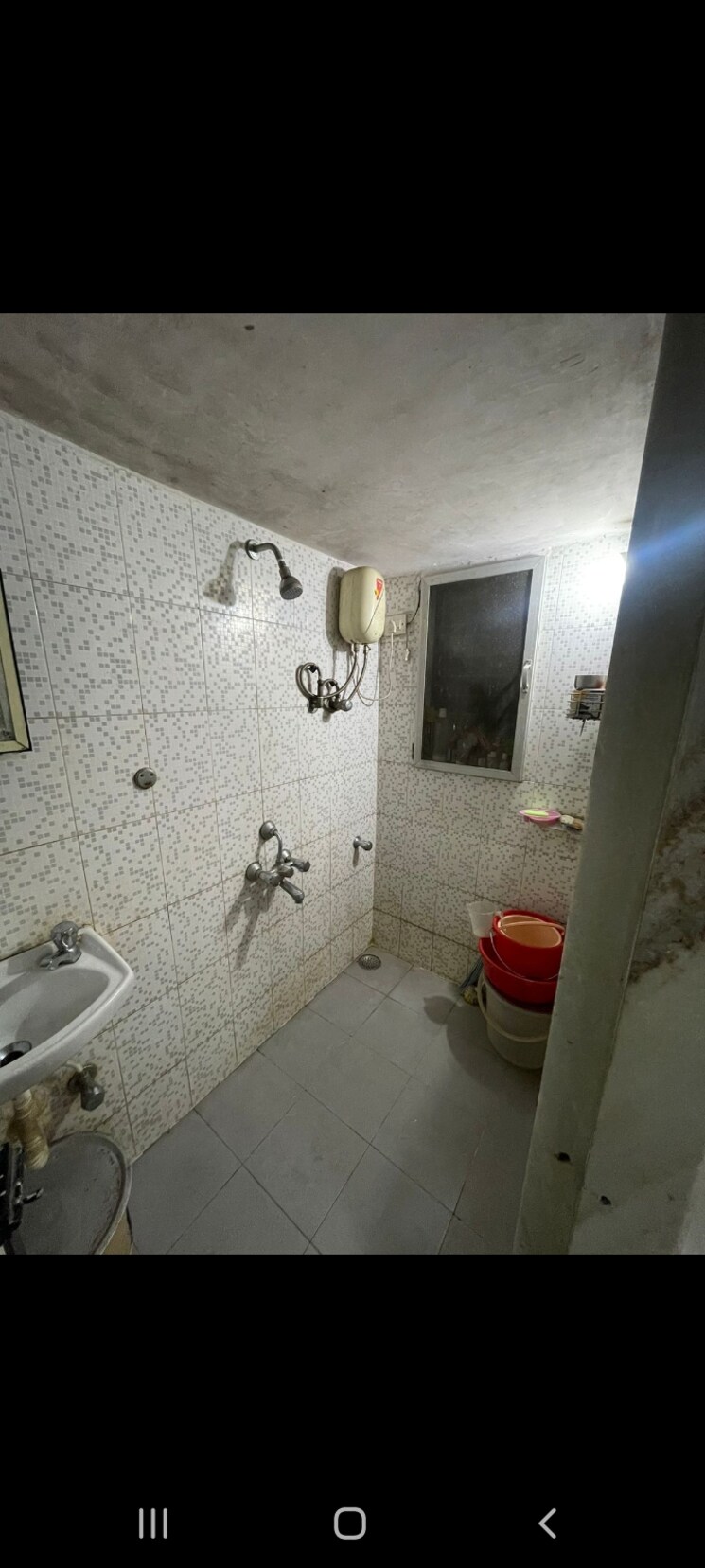Bathroom, dadar west 1 Bedroom 300 Sq.Ft. Apartment In Dadar West Mumbai 8044994
