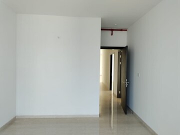 Room in 3 BHK Apartment at Oberoi Realty Esquire, Goregaon East – for Rent