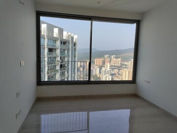 Room in 3 BHK Apartment at Oberoi Realty Esquire, Goregaon East – for Rent