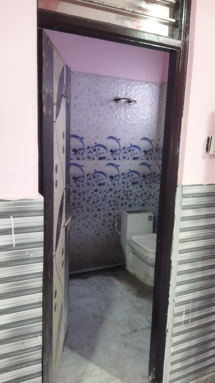 Bathroom, sector 52 2 Bedroom 52 Sq.Yd. Independent House In Sector 52 Faridabad 8045062