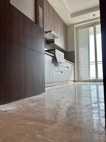 Room in 4 BHK Apartment at Ambience Creacions, Sector 22 – for Rent