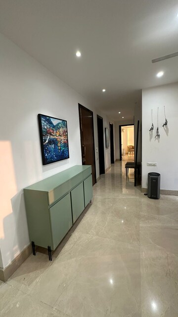 Room in 3.5 BHK Apartment at Defence Colony – for Rent
