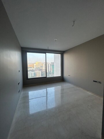 Room in 3 BHK Apartment at Oberoi Sky City, Borivali East – for Rent
