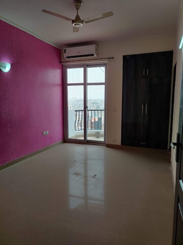 Room in 2.5 BHK Apartment at Amrapali Princely Estate, Sector 76 – for Sale