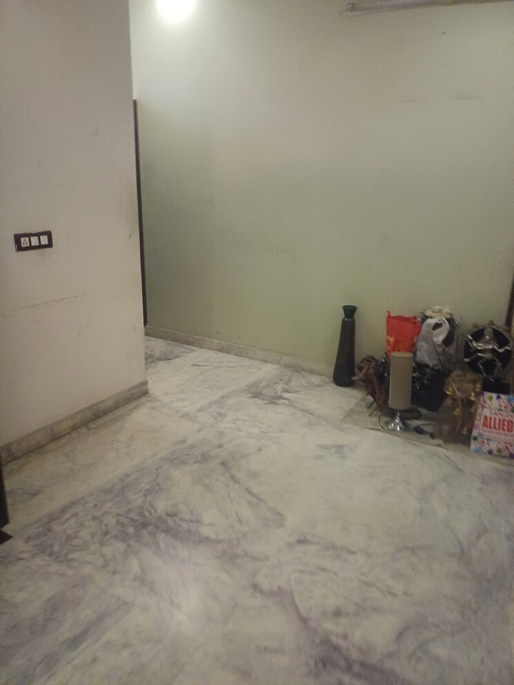 Room, sector 37 3 Bedroom 269 Sq.Yd. Builder Floor In Sector 37 Faridabad 8045259