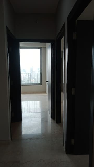 Room in 4 BHK Apartment at Oberoi Sky City, Borivali East – for Rent