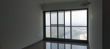 Room in 3 BHK Apartment at RNA NG Eclat, Andheri West – for Rent