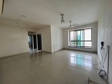Room in 2.5 BHK Apartment at Oberoi Realty Woods, Goregaon East – for Rent