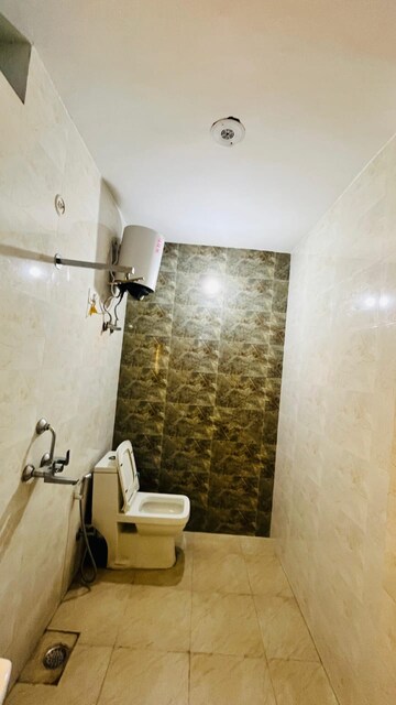 Bathroom in 1 RK Independent House at Ansal Plaza Sector-23, Sector 23 – for Rent