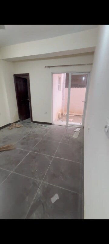 Room in 2.5 BHK Builder Floor at Wave Prime Floors, Wave City – for Rent