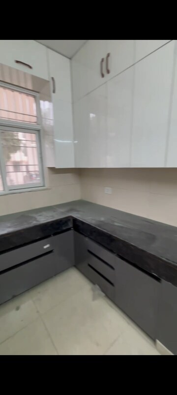 Kitchen in 2.5 BHK Builder Floor at Wave Prime Floors, Wave City – for Rent