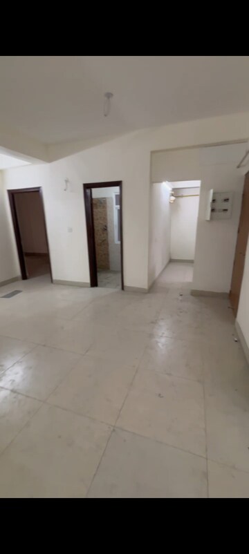 Room in 2.5 BHK Builder Floor at Wave Prime Floors, Wave City – for Rent