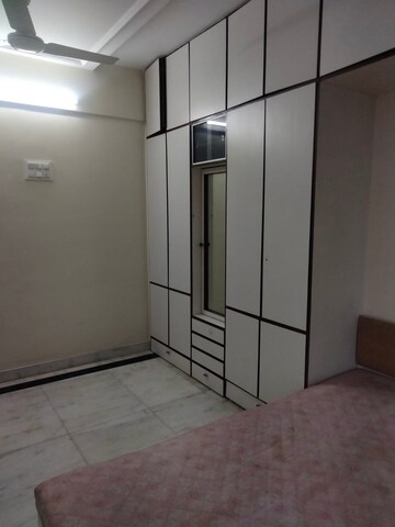 Room in 2 BHK Apartment at Parag Mansion Chs , Andheri West – for Rent