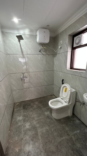 Attached Bathroom in 1 BHK Builder Floor at Dharampur Nehru Colony – for Rent