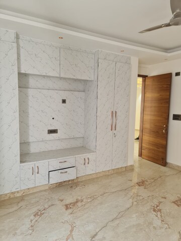 Room in 3 BHK Apartment at Saket – for Sale