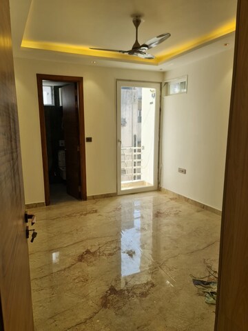 Room in 3 BHK Apartment at Saket – for Sale