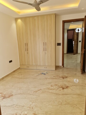 Room in 3 BHK Apartment at Saket – for Sale