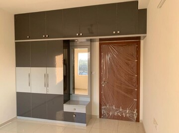Room in 3.5 BHK Apartment at L&T Raintree Boulevard, Hebbal – for Rent