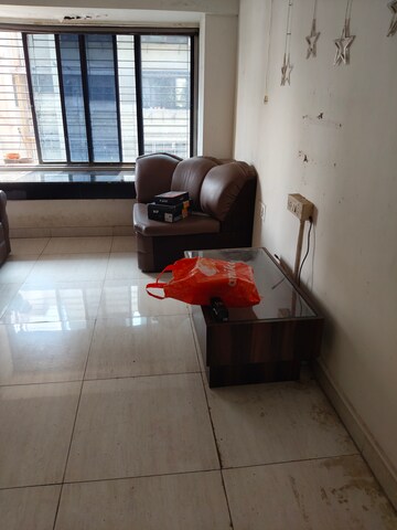Room in 2 BHK Apartment at Oshiwara Mhada, Andheri West – for Rent
