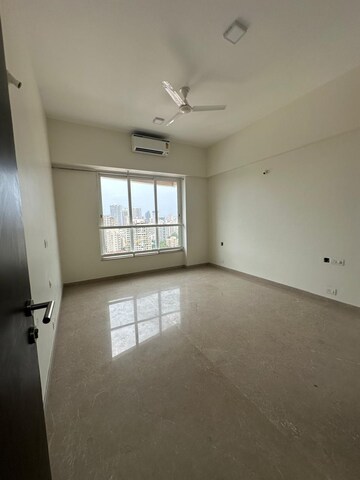 Room in 3 BHK Apartment at Kalpataru Radiance, Goregaon West – for Rent