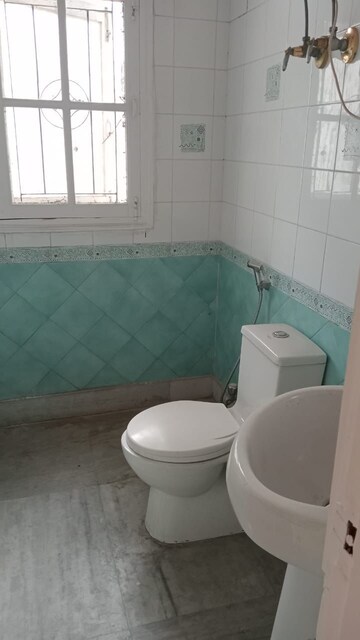 Bathroom in 3.5 BHK Builder Floor at Uppal Southend, Sector 49 – for Rent
