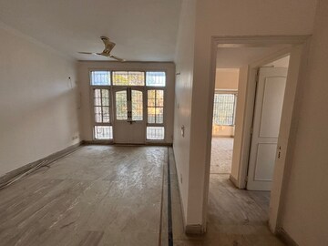 Room in 3.5 BHK Builder Floor at Uppal Southend, Sector 49 – for Rent