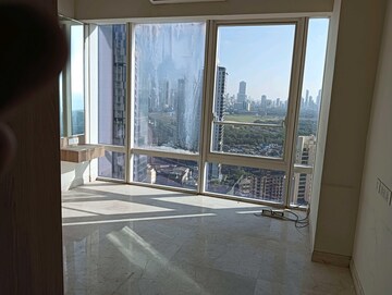 Room in 4 BHK Apartment at Indiabulls Blu, Worli – for Sale