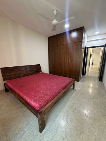Room in 3 BHK Apartment at Oberoi Realty Esquire, Goregaon East – for Rent