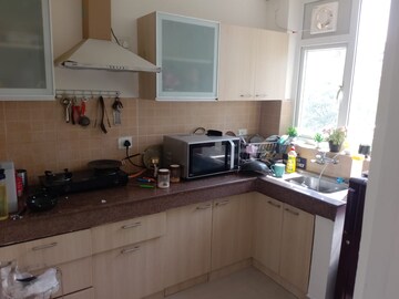 Kitchen in 2.5 BHK Builder Floor at Orchid Island, Sector 51 – for Rent
