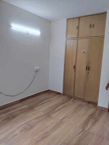 Room in 3.5 BHK Apartment at Bestech Park View Residency, Sector 3 – for Rent
