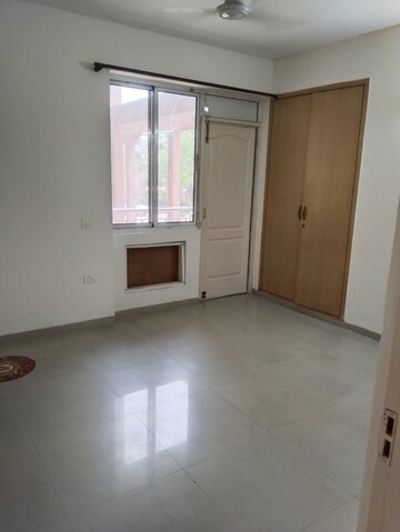 Room in 3.5 BHK Apartment at Bestech Park View Residency, Sector 3 – for Rent