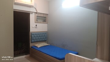 Room in 2 BHK Apartment at Everest World Morning Glory CHS Ltd, Kolshet Road – for Rent