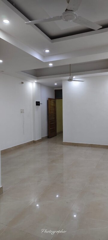 Room in 3 BHK Apartment at Gomti Nagar – for Rent