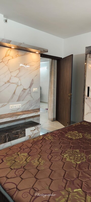 Bedroom in 3 BHK Apartment at Gomti Nagar – for Rent