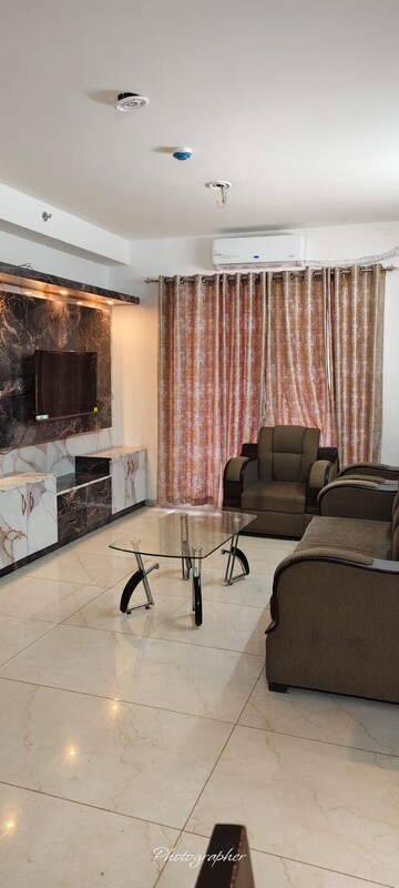 Living Room in 3 BHK Apartment at Gomti Nagar – for Rent