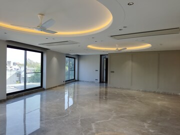 Room in 4 BHK Apartment at Hauz Khas – for Sale