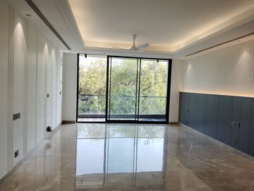 Room in 4 BHK Apartment at Hauz Khas – for Sale