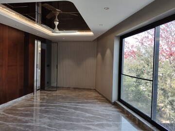 Room in 4 BHK Apartment at Hauz Khas – for Sale