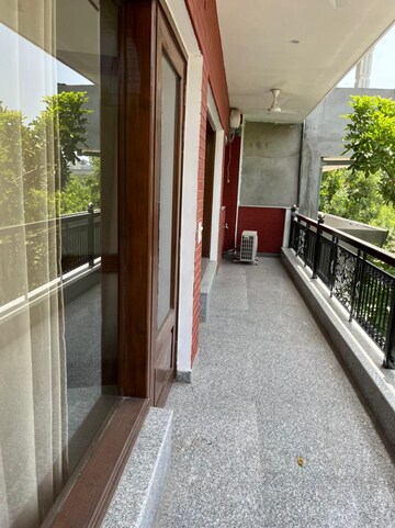 Balcony in 3 BHK Builder Floor at Ansal Sushant Lok I, Sector 43 – for Rent